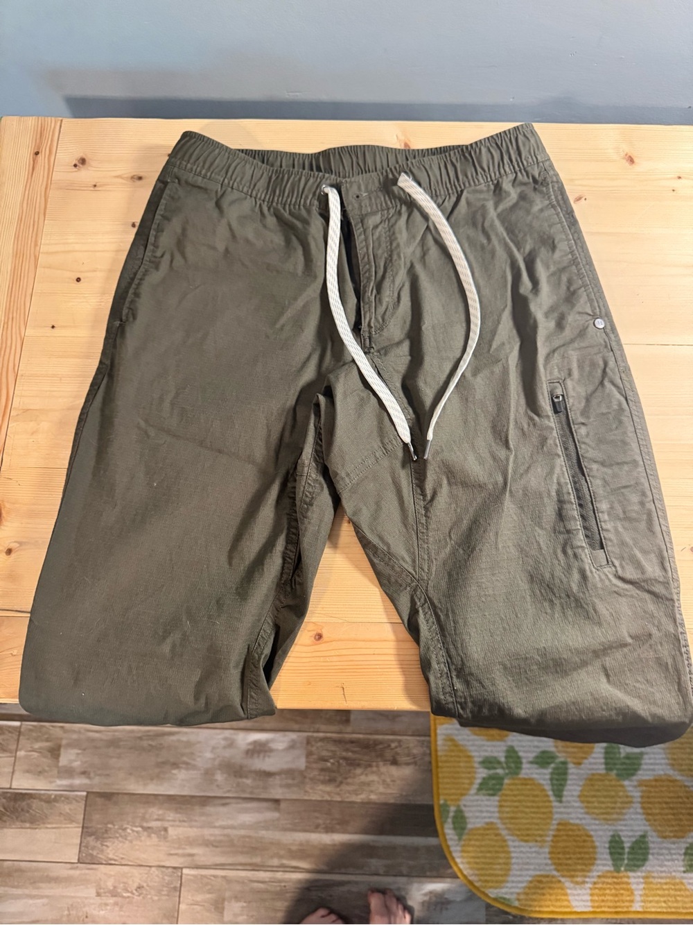VUORI OLIVE GREEN RISE AND SHINE BRAND NEW MENS PANT - Picture 5 of 11